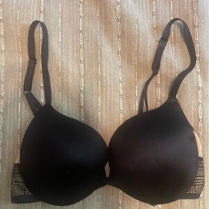 Maidenform Black Seamless Bra with Molded Cups